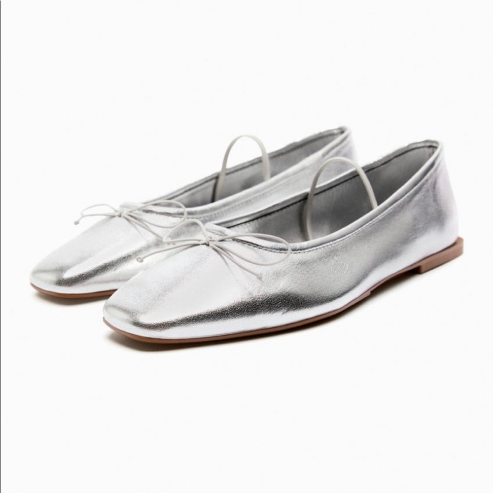ZARA Metallic leather flats with bow.